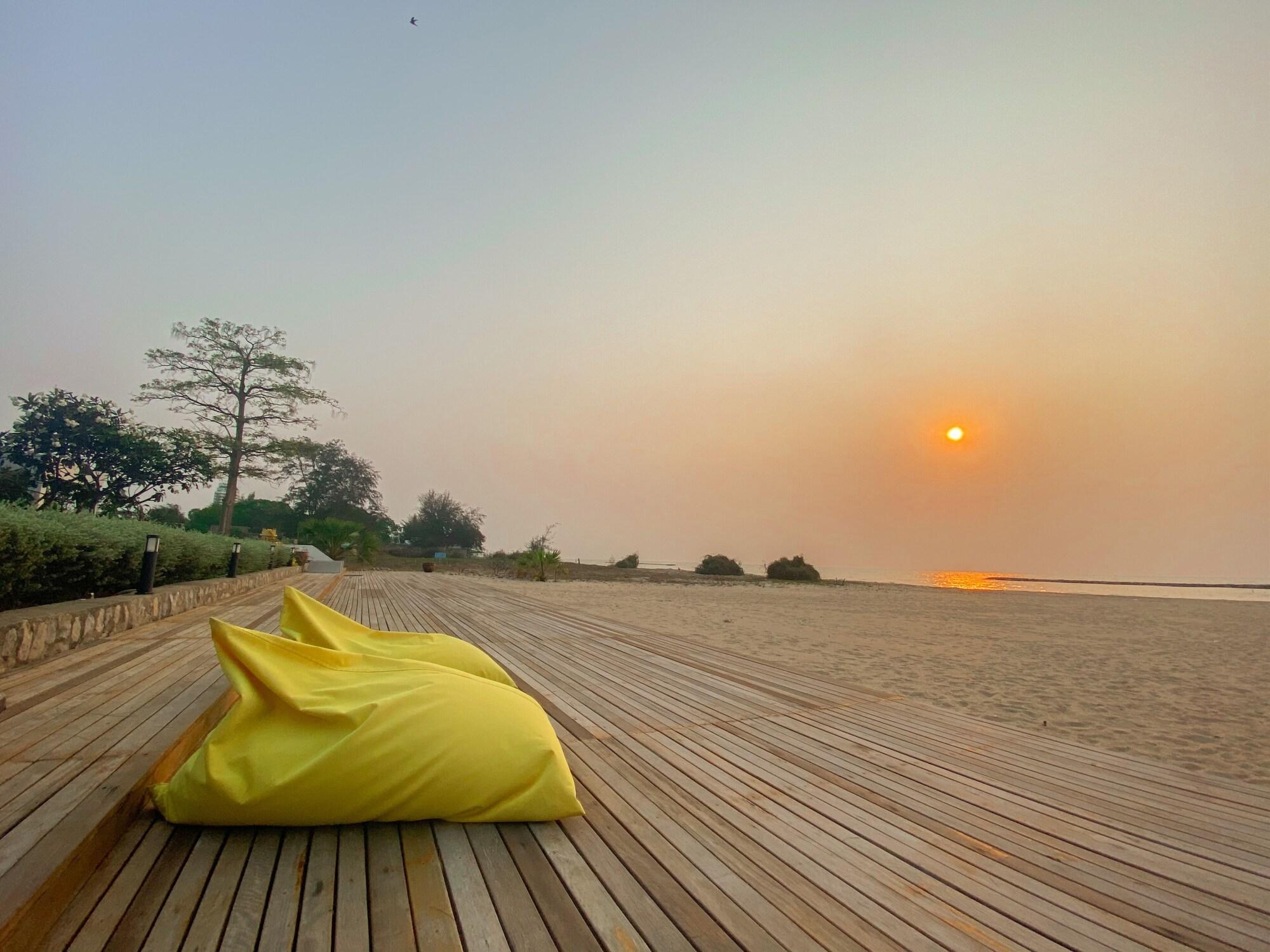 Chez Nous Boutique Resort Haad Chao Samran Bagian luar foto