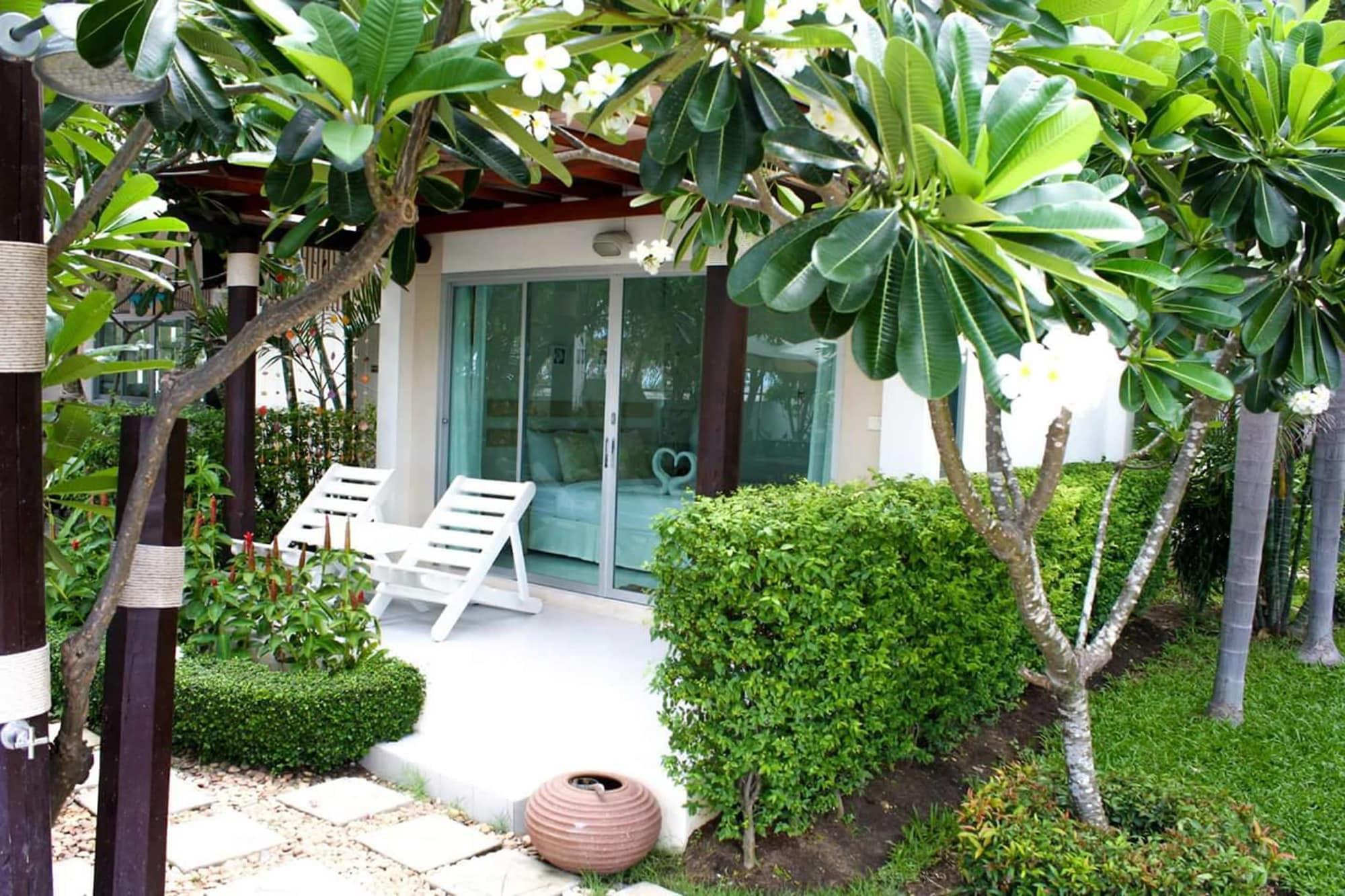 Chez Nous Boutique Resort Haad Chao Samran Bagian luar foto