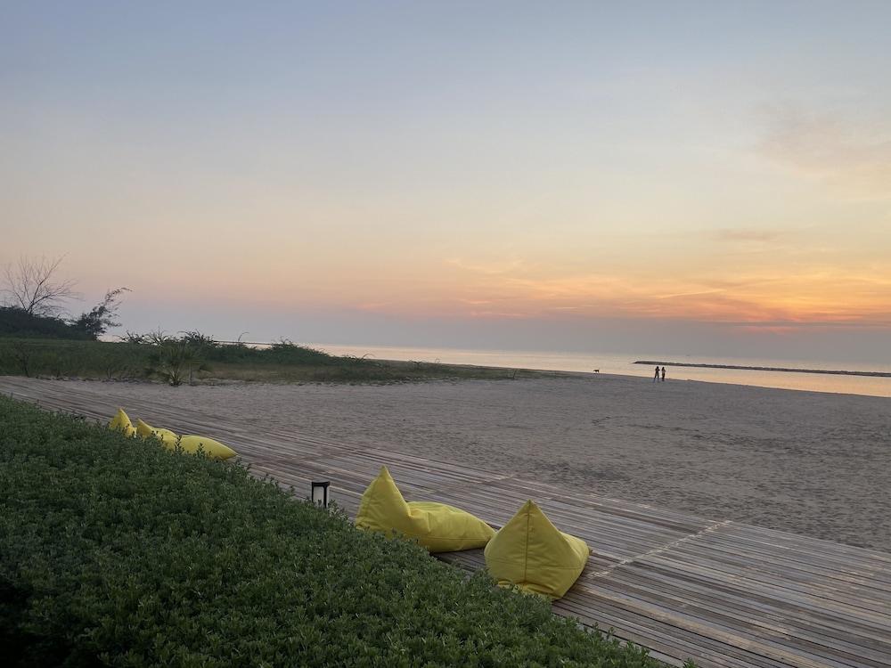 Chez Nous Boutique Resort Haad Chao Samran Bagian luar foto