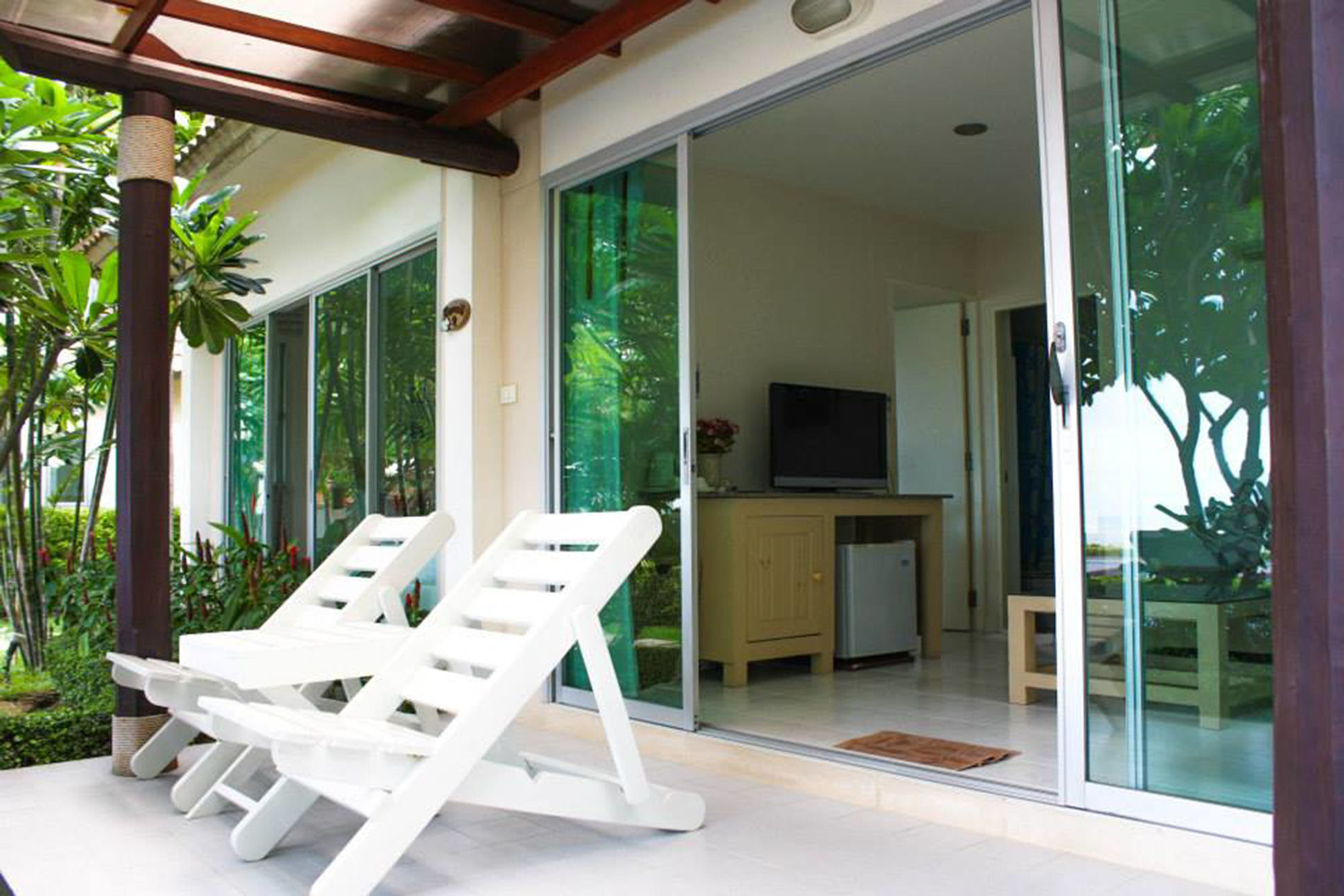 Chez Nous Boutique Resort Haad Chao Samran Bagian luar foto