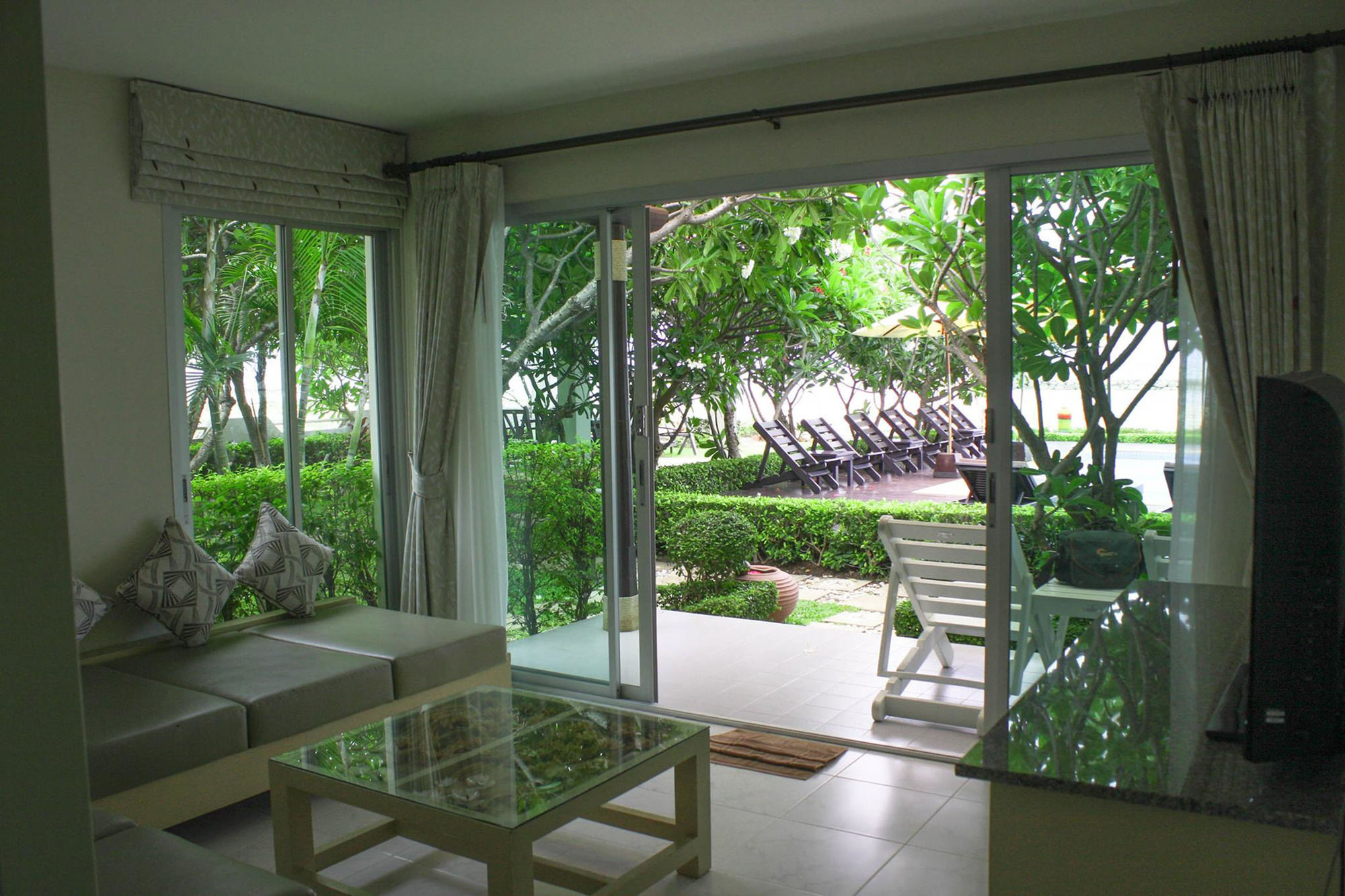 Chez Nous Boutique Resort Haad Chao Samran Bagian luar foto