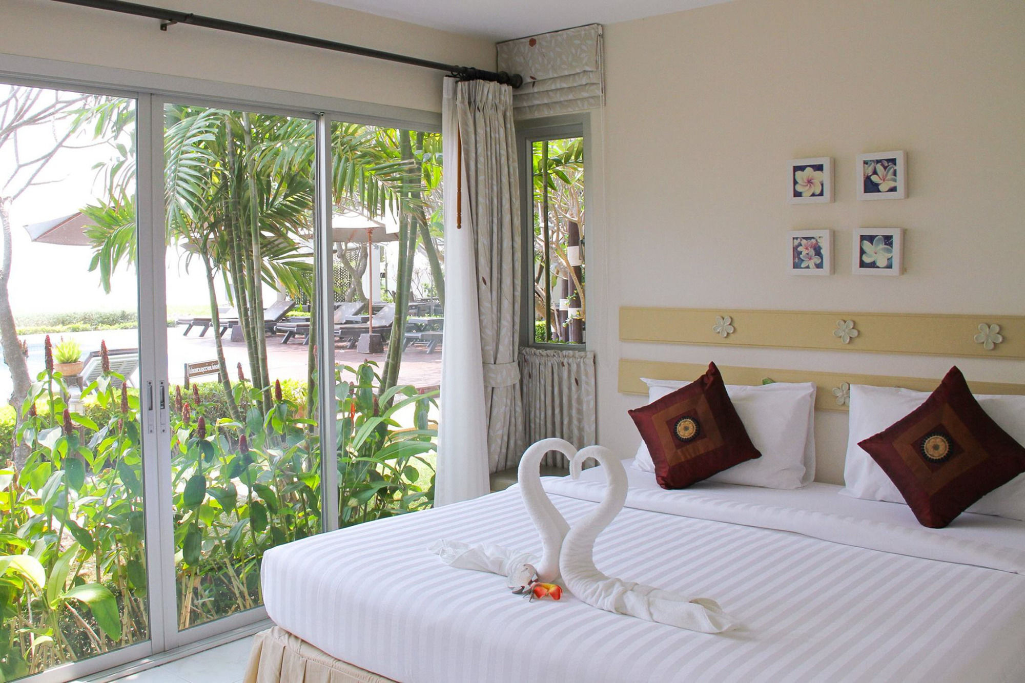 Chez Nous Boutique Resort Haad Chao Samran Bagian luar foto